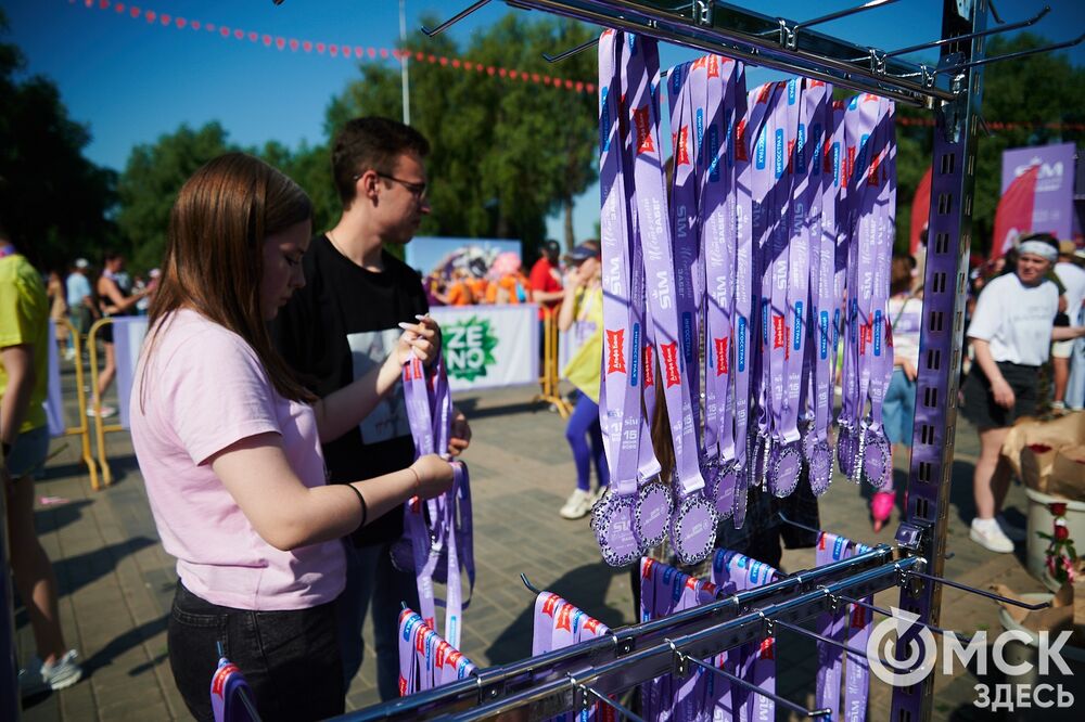 15 июня на Зелёном острове состоялся ежегодный Цветочный забег , в котором принимают участие только женщины. Фото: Илья Петров