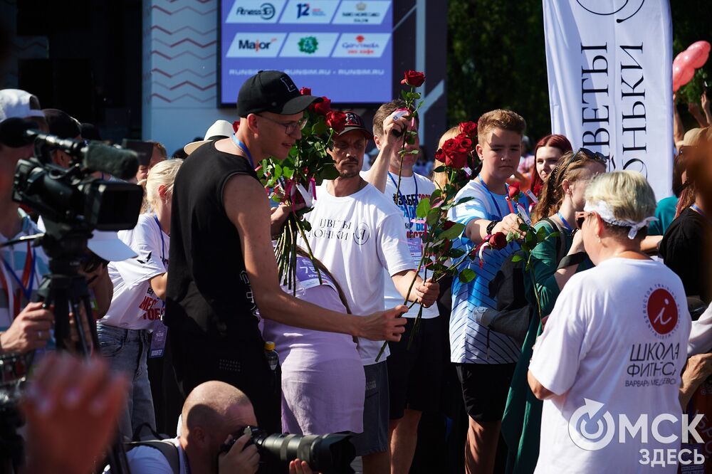 15 июня на Зелёном острове состоялся ежегодный Цветочный забег , в котором принимают участие только женщины. Фото: Илья Петров