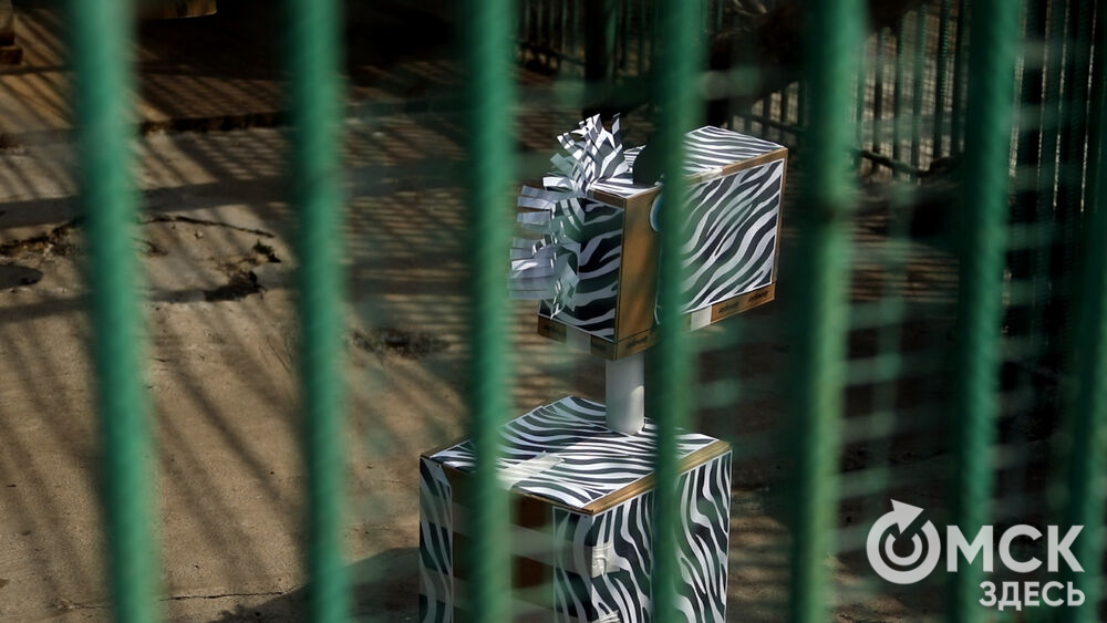 Большереченский зоопарк устроил для гостей показательные кормления хищников.