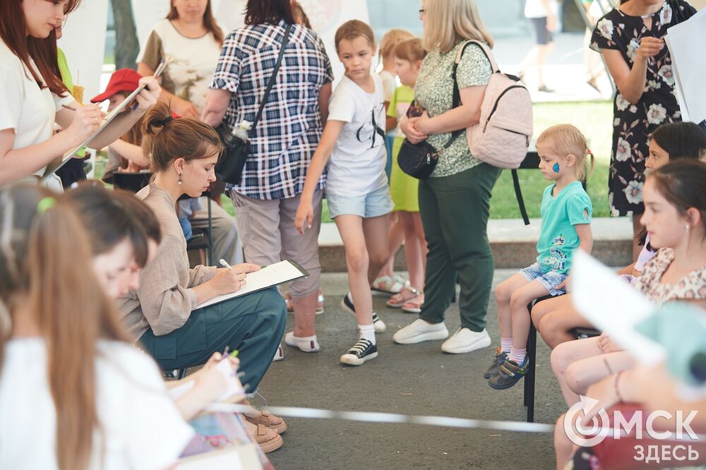 С 27 по 29 июня Омск отмечал День молодёжи. Мы прогулялись по Любинскому проспекту, чтобы собрать для вас самые интересные моменты праздничного дня. Фото: Илья Петров