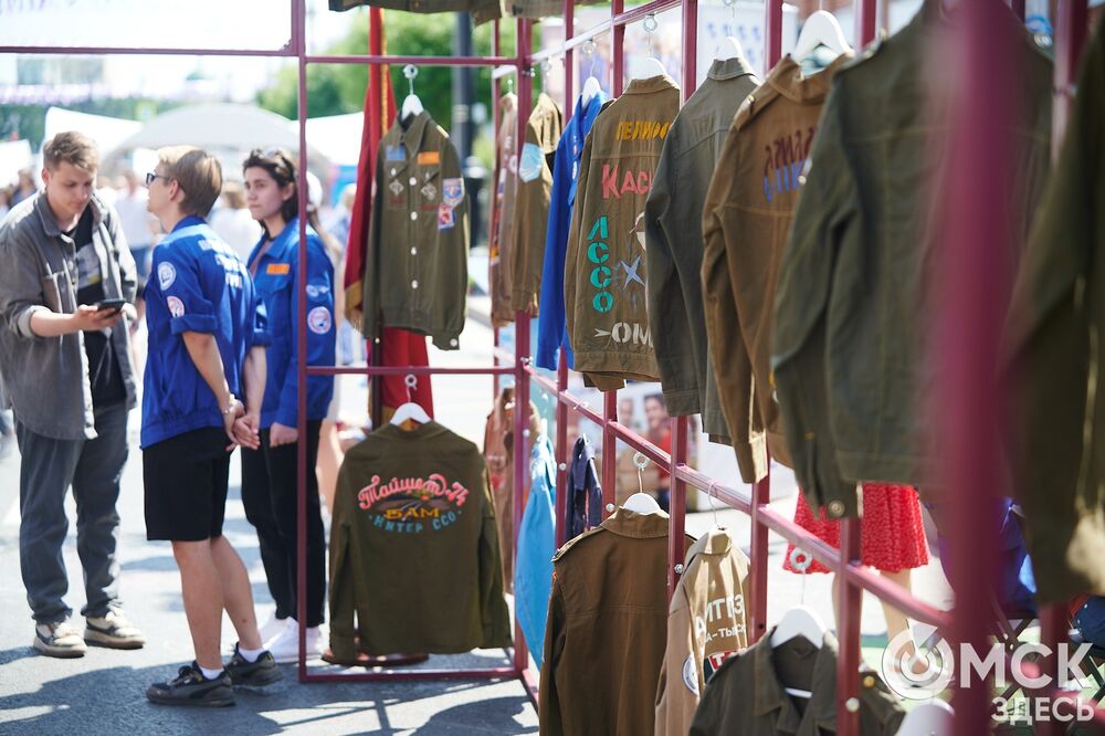 С 27 по 29 июня Омск отмечал День молодёжи. Мы прогулялись по Любинскому проспекту, чтобы собрать для вас самые интересные моменты праздничного дня. Фото: Илья Петров