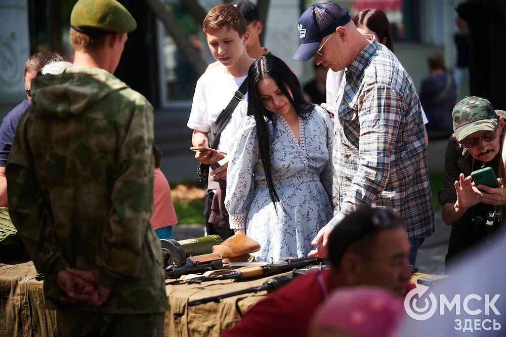 С 27 по 29 июня Омск отмечал День молодёжи. Мы прогулялись по Любинскому проспекту, чтобы собрать для вас самые интересные моменты праздничного дня. Фото: Илья Петров