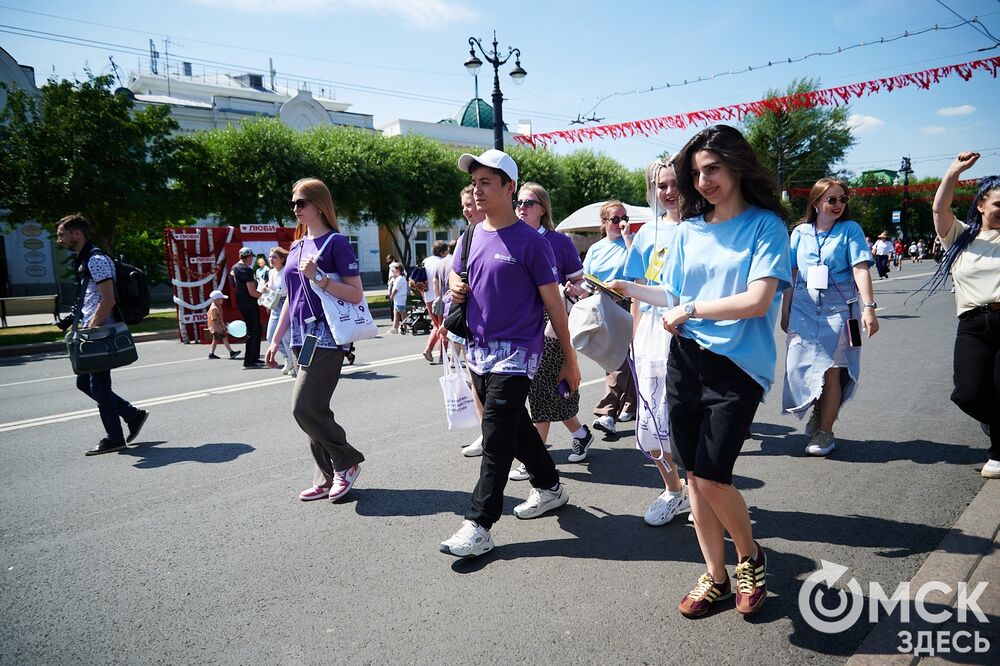 С 27 по 29 июня Омск отмечал День молодёжи. Мы прогулялись по Любинскому проспекту, чтобы собрать для вас самые интересные моменты праздничного дня. Фото: Илья Петров