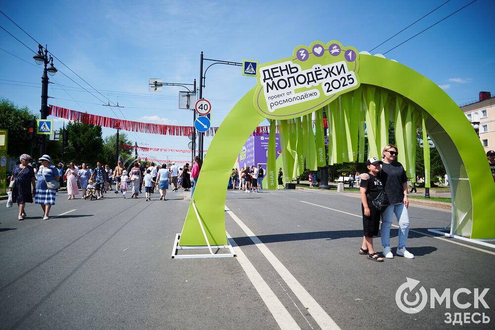 С 27 по 29 июня Омск отмечал День молодёжи. Мы прогулялись по Любинскому проспекту, чтобы собрать для вас самые интересные моменты праздничного дня. Фото: Илья Петров