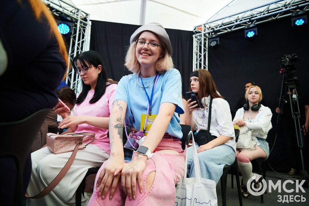 С 27 по 29 июня Омск отмечал День молодёжи. Мы прогулялись по Любинскому проспекту, чтобы собрать для вас самые интересные моменты праздничного дня. Фото: Илья Петров