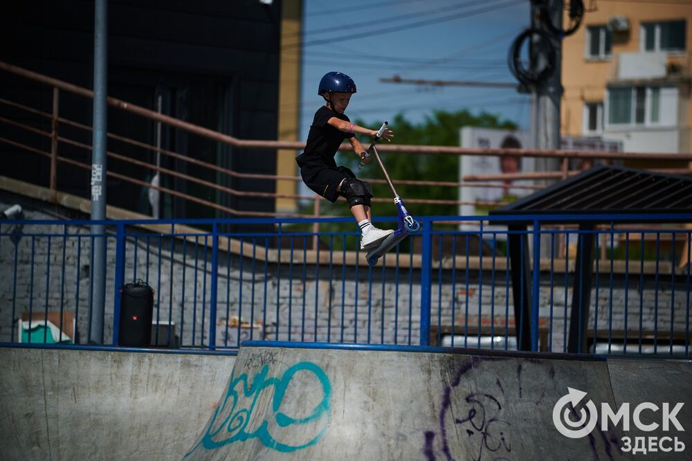 С 27 по 29 июня Омск отмечал День молодёжи. Мы прогулялись по Любинскому проспекту, чтобы собрать для вас самые интересные моменты праздничного дня. Фото: Илья Петров