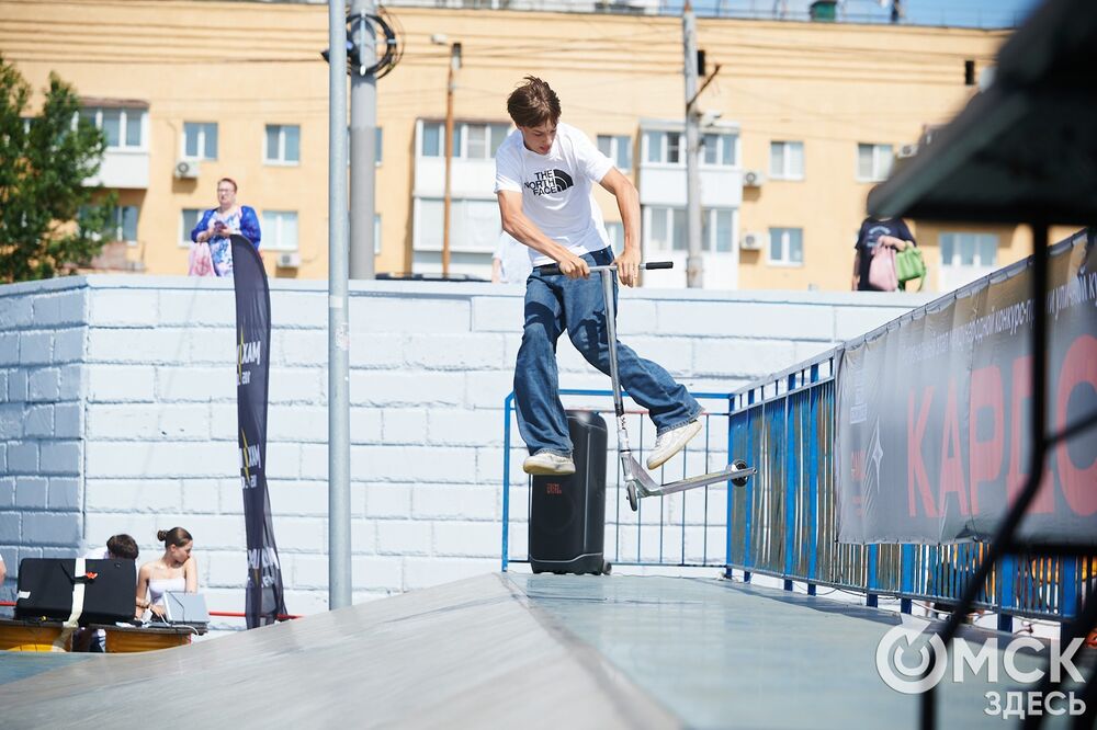 С 27 по 29 июня Омск отмечал День молодёжи. Мы прогулялись по Любинскому проспекту, чтобы собрать для вас самые интересные моменты праздничного дня. Фото: Илья Петров