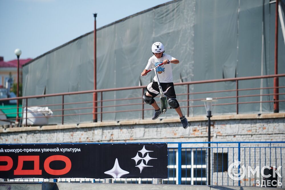 С 27 по 29 июня Омск отмечал День молодёжи. Мы прогулялись по Любинскому проспекту, чтобы собрать для вас самые интересные моменты праздничного дня. Фото: Илья Петров