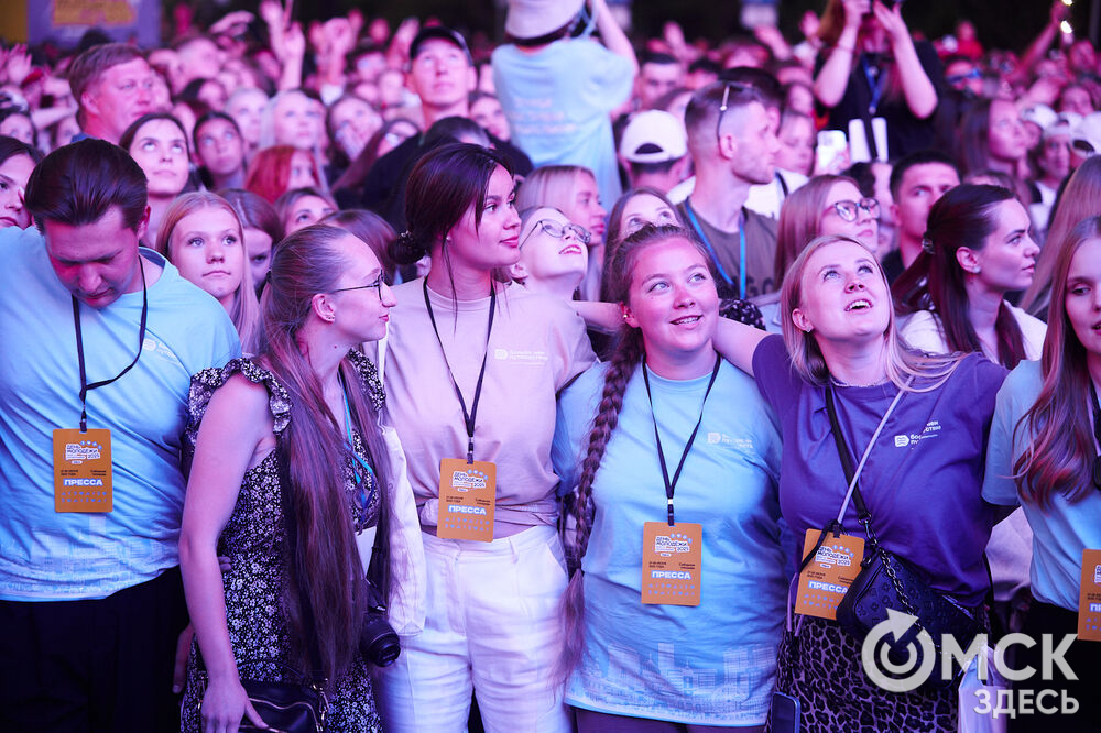 Концерт популярного певца стал кульминацией праздничной программы ко Дню молодёжи в Омске. Фото: Илья Петров