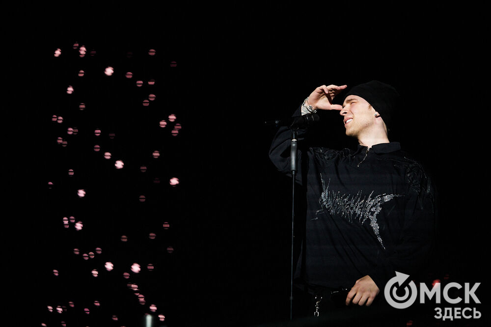 Концерт популярного певца стал кульминацией праздничной программы ко Дню молодёжи в Омске. Фото: Илья Петров
