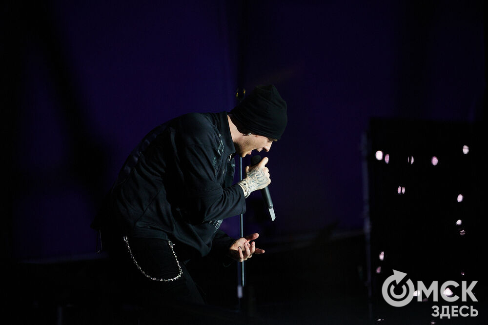 Концерт популярного певца стал кульминацией праздничной программы ко Дню молодёжи в Омске. Фото: Илья Петров