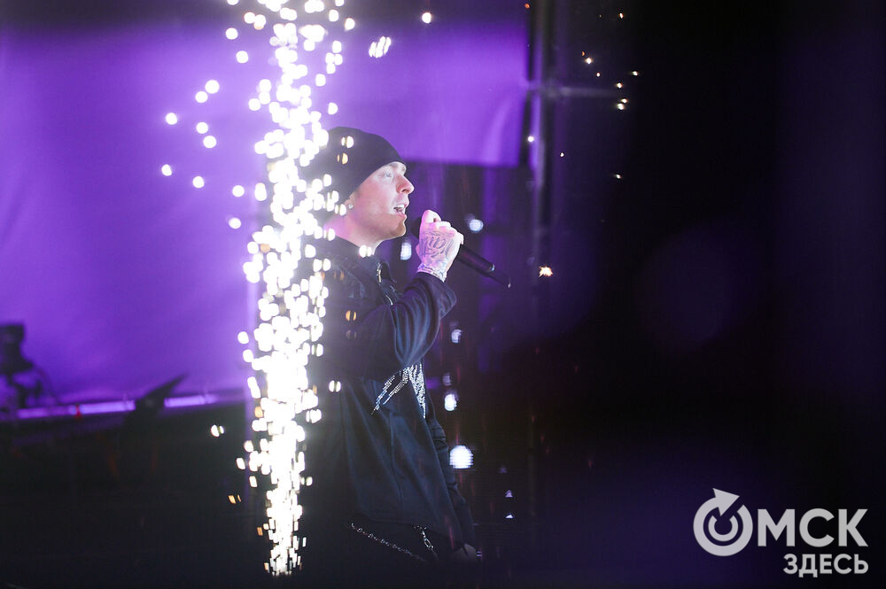 Концерт популярного певца стал кульминацией праздничной программы ко Дню молодёжи в Омске. Фото: Илья Петров