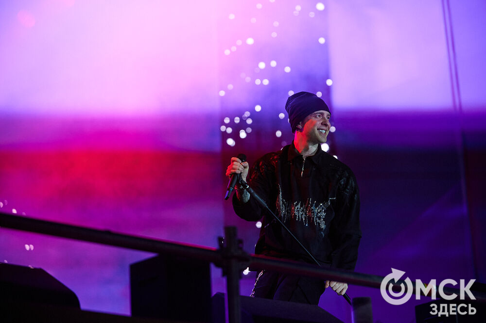 Концерт популярного певца стал кульминацией праздничной программы ко Дню молодёжи в Омске. Фото: Илья Петров