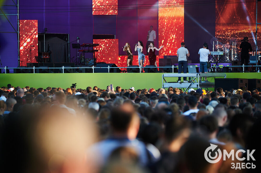 Певец JONY выступил под открытым омским небом. Фото: Илья Петров