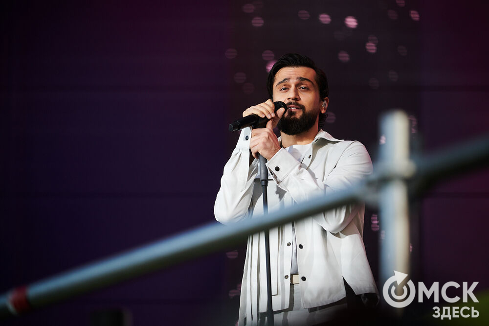 Певец JONY выступил под открытым омским небом. Фото: Илья Петров