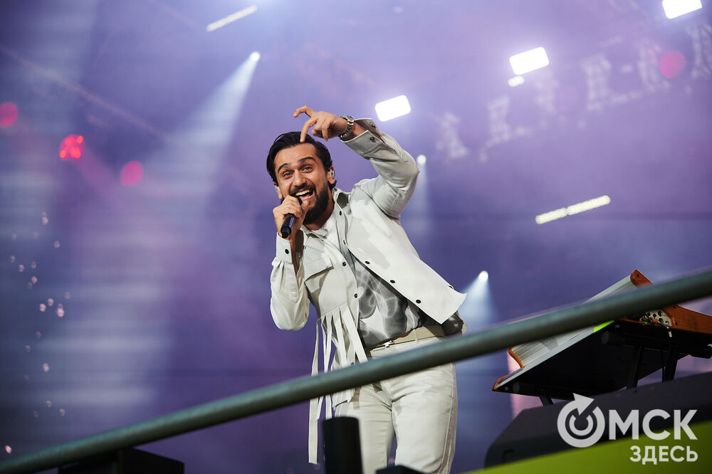 Певец JONY выступил под открытым омским небом. Фото: Илья Петров