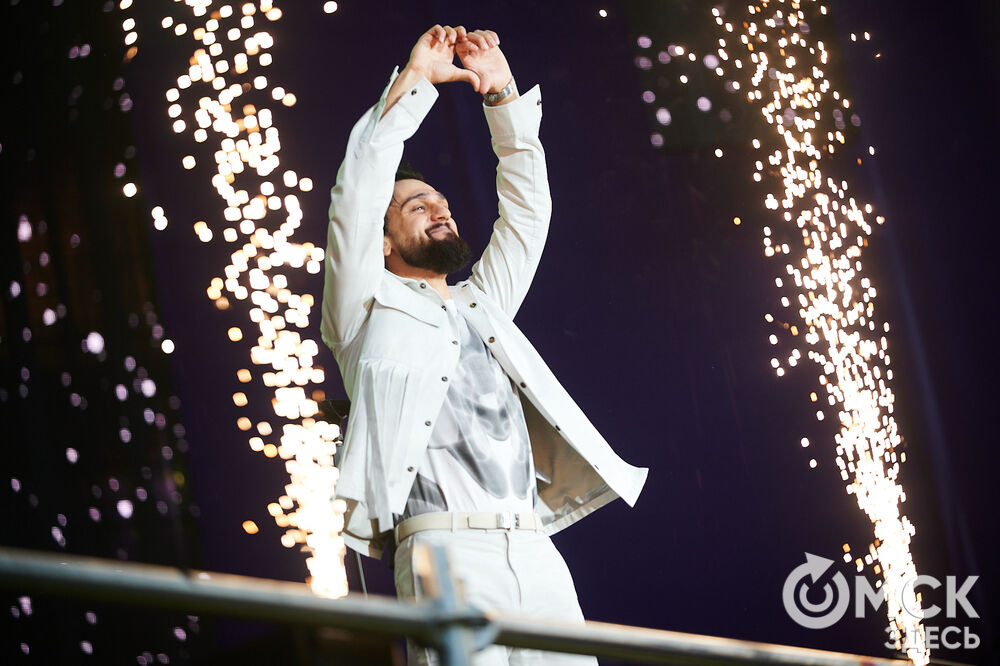 Певец JONY выступил под открытым омским небом. Фото: Илья Петров