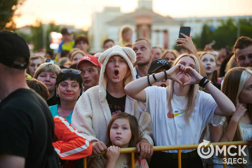 Певец JONY выступил под открытым омским небом. Фото: Илья Петров