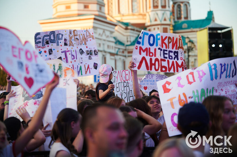 Концерт популярного певца стал кульминацией праздничной программы ко Дню молодёжи в Омске. Фото: Илья Петров