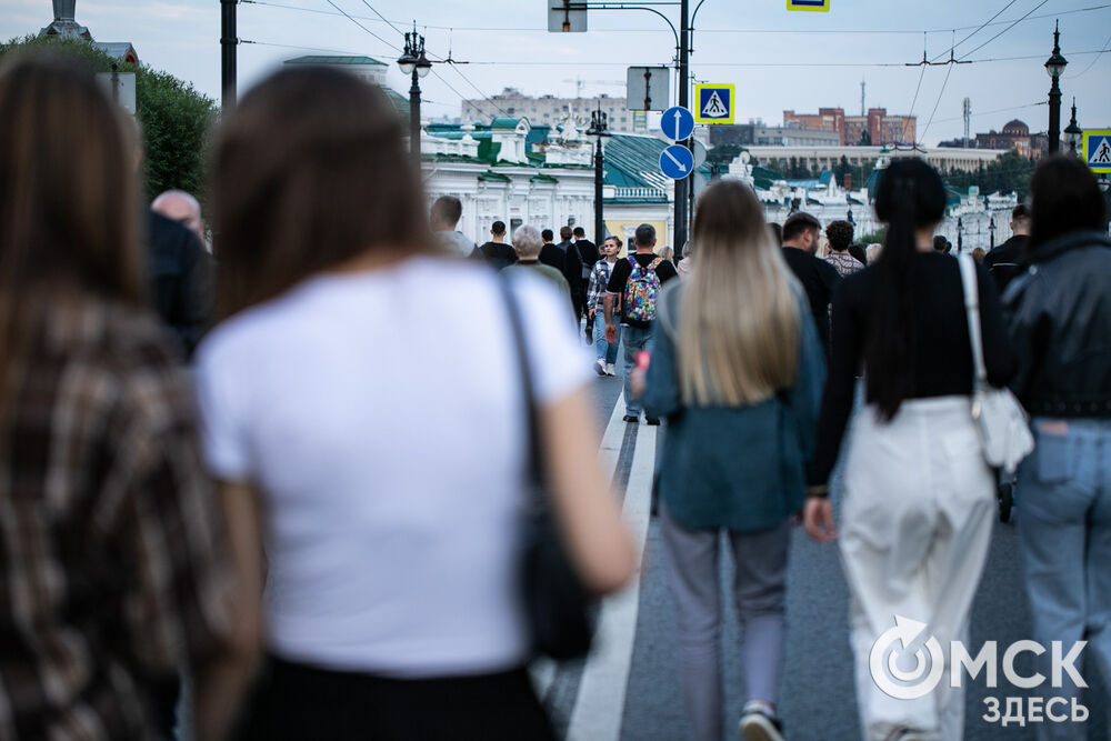 Омичи провели вечер пятницы на "Пешеходном Любинском". Фото: Елизавета Медведева