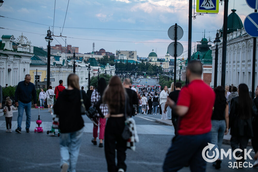 Омичи провели вечер пятницы на "Пешеходном Любинском". Фото: Елизавета Медведева