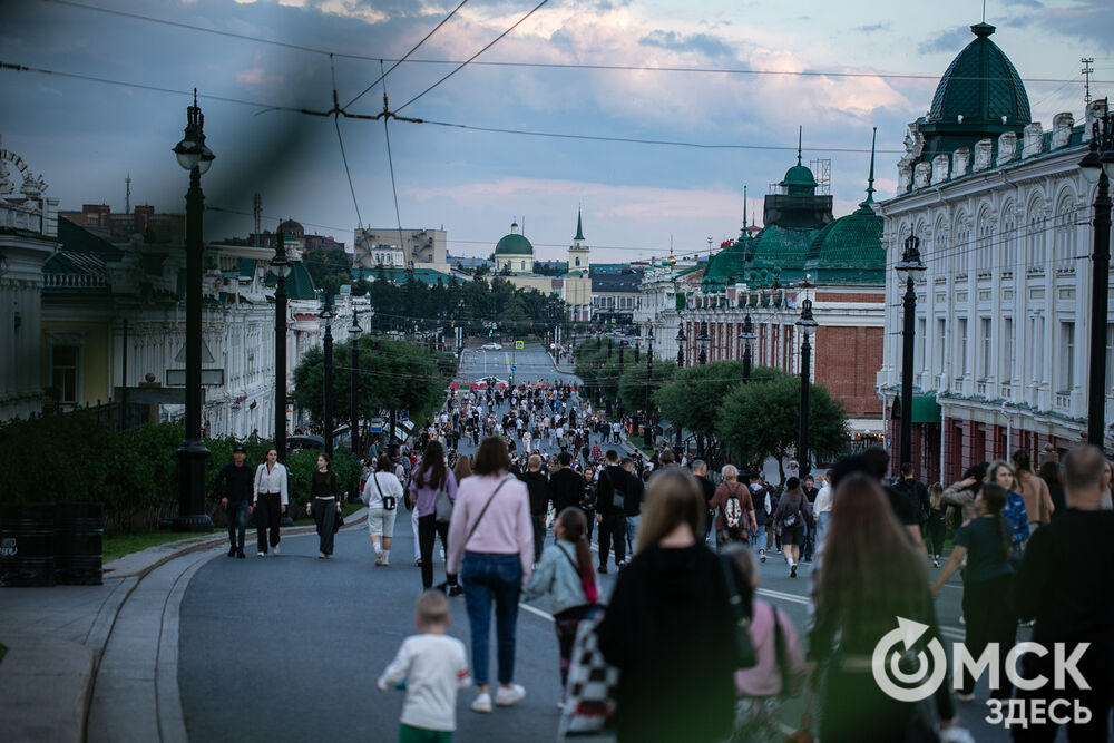 Омичи провели вечер пятницы на "Пешеходном Любинском". Фото: Елизавета Медведева