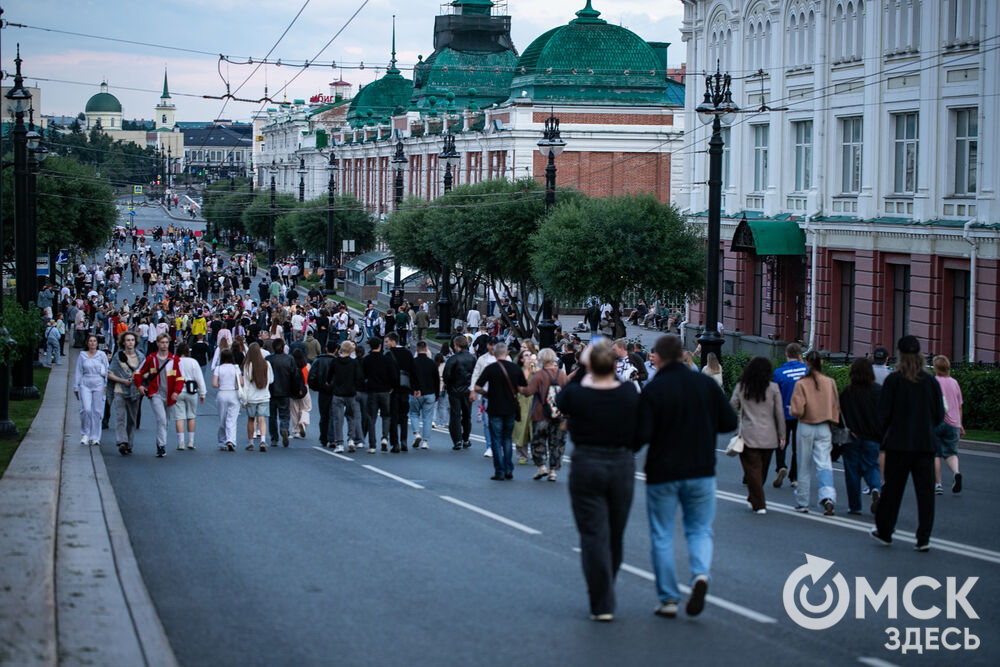 Омичи провели вечер пятницы на "Пешеходном Любинском". Фото: Елизавета Медведева