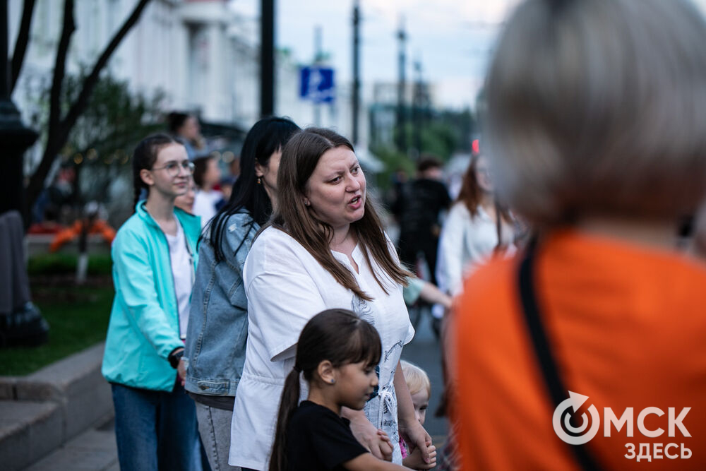Омичи провели вечер пятницы на "Пешеходном Любинском". Фото: Елизавета Медведева