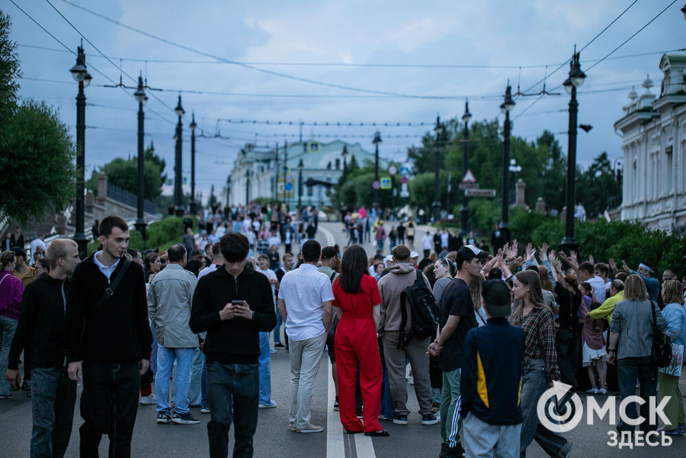 Омичи провели вечер пятницы на "Пешеходном Любинском". Фото: Елизавета Медведева