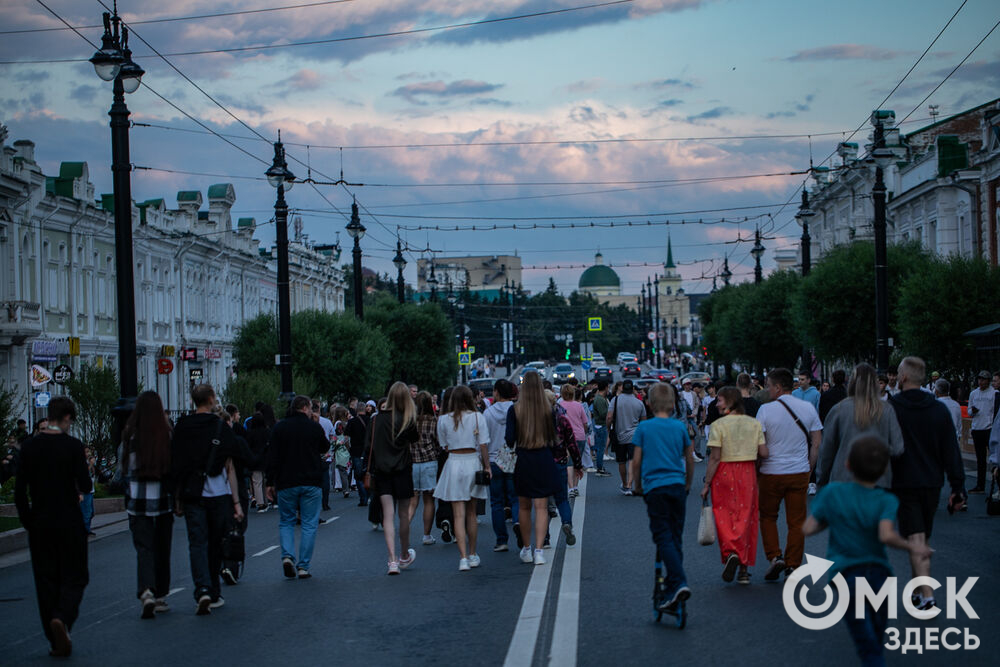 Омичи провели вечер пятницы на "Пешеходном Любинском". Фото: Елизавета Медведева