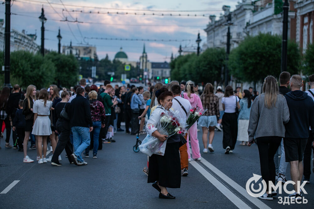 Омичи провели вечер пятницы на "Пешеходном Любинском". Фото: Елизавета Медведева