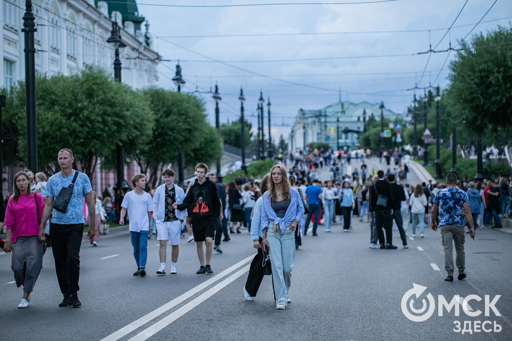 Омичи провели вечер пятницы на "Пешеходном Любинском". Фото: Елизавета Медведева