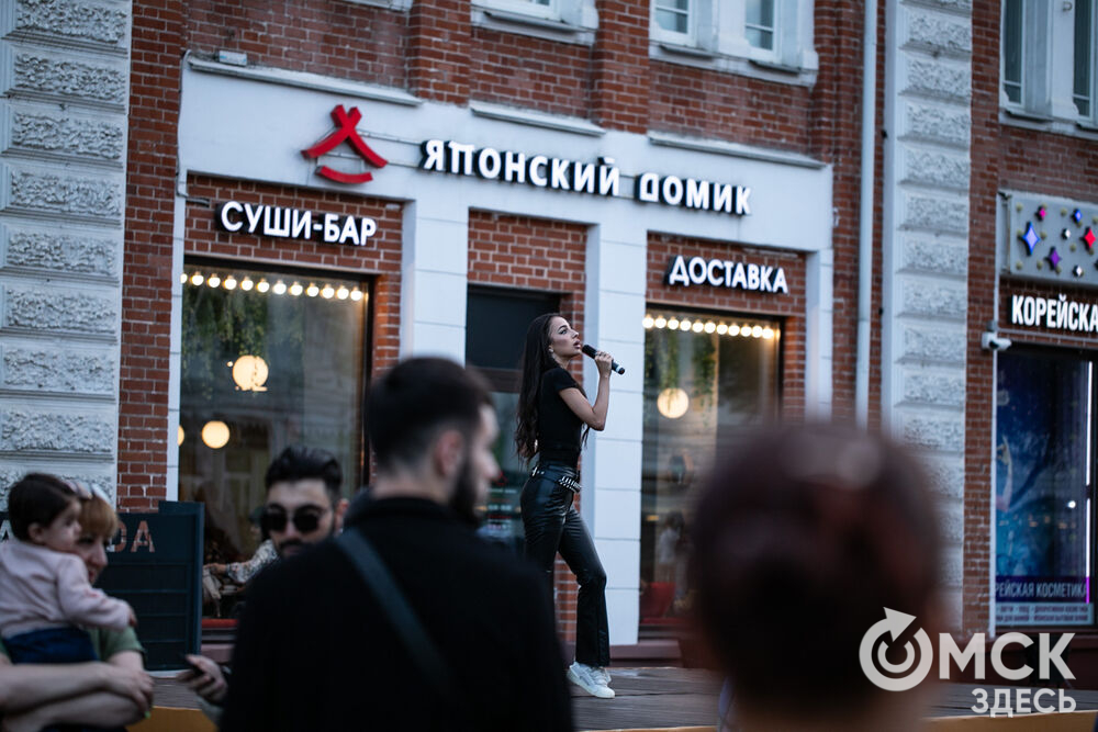 Омичи провели вечер пятницы на "Пешеходном Любинском". Фото: Елизавета Медведева