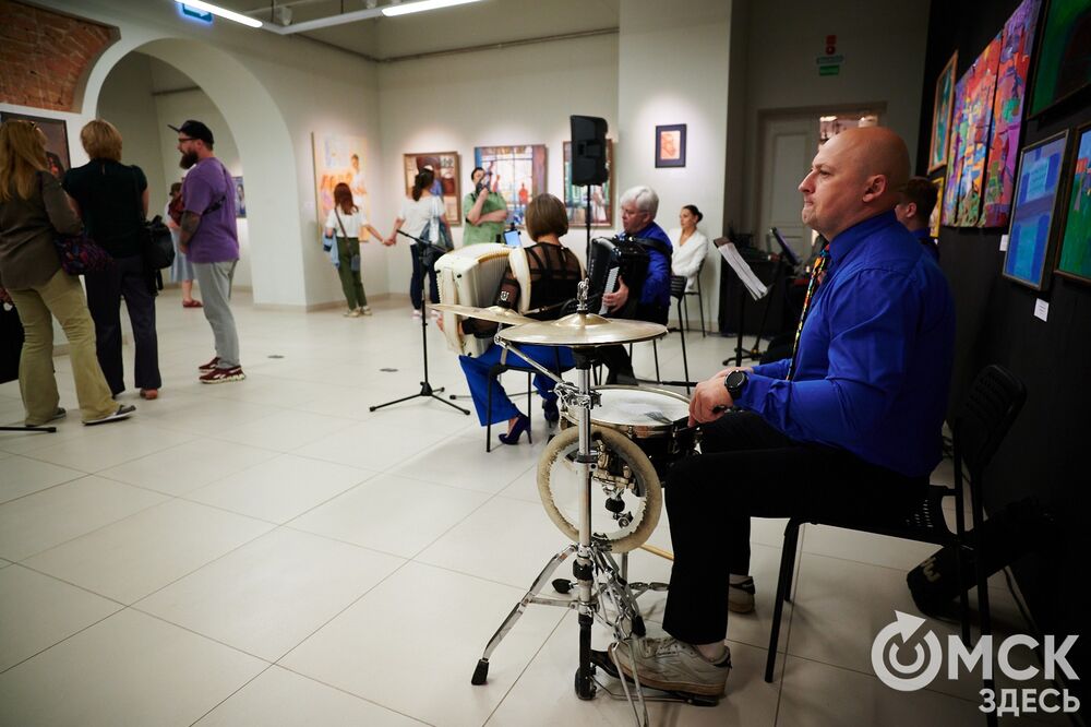 Неочевидные городские герои вышли в свет выставки-конкурса "Омск: здесь и сейчас". Подробности: здесь . Фото: Илья Петров