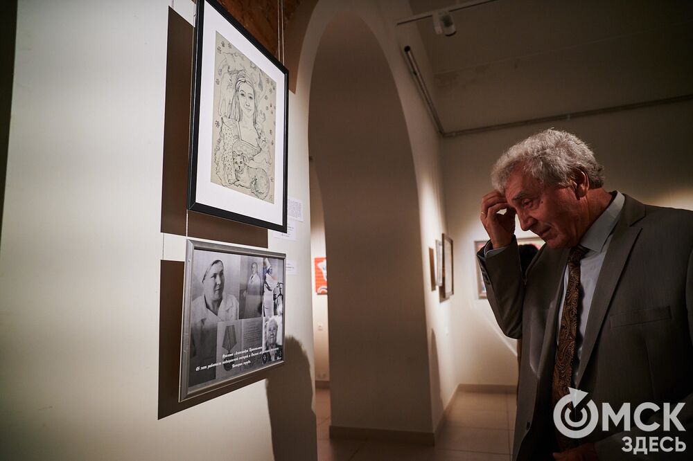 Неочевидные городские герои вышли в свет выставки-конкурса "Омск: здесь и сейчас". Подробности: здесь . Фото: Илья Петров