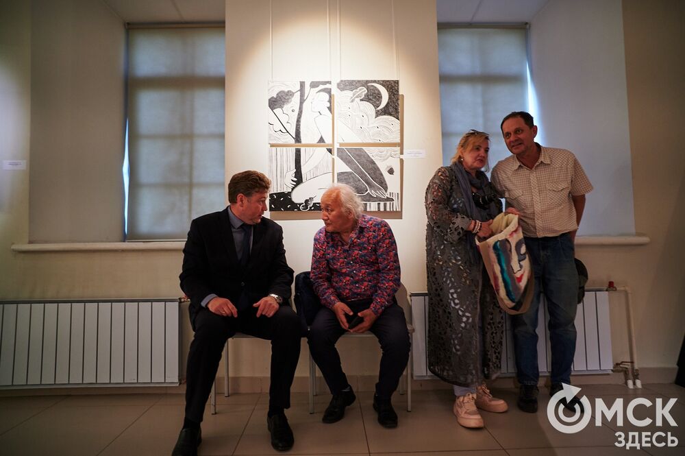 Неочевидные городские герои вышли в свет выставки-конкурса "Омск: здесь и сейчас". Подробности: здесь . Фото: Илья Петров