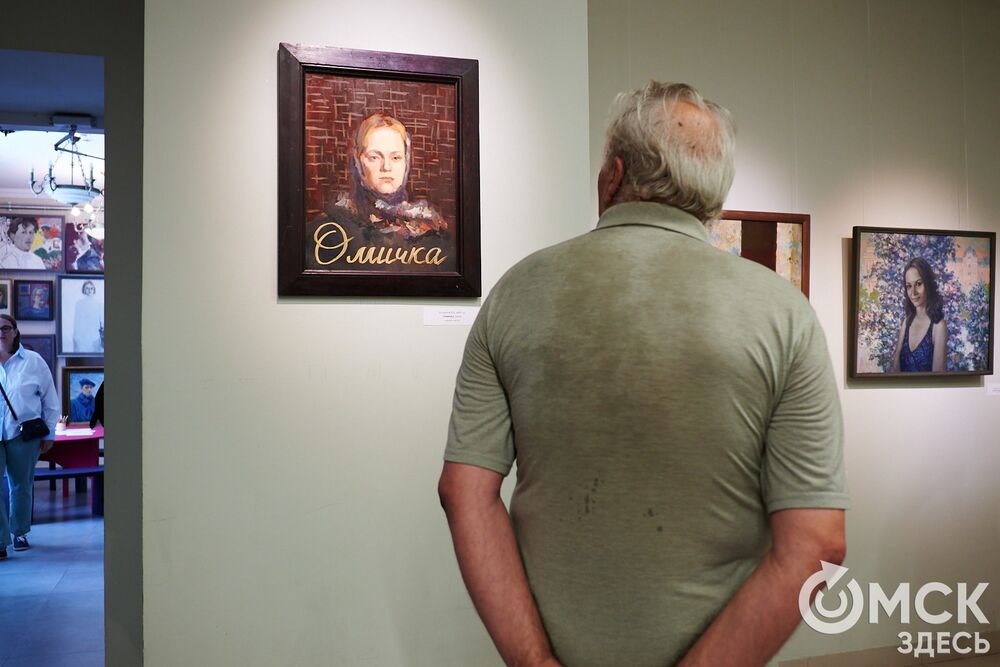 Неочевидные городские герои вышли в свет выставки-конкурса "Омск: здесь и сейчас". Подробности: здесь . Фото: Илья Петров