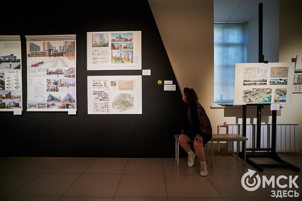 Неочевидные городские герои вышли в свет выставки-конкурса "Омск: здесь и сейчас". Подробности: здесь . Фото: Илья Петров