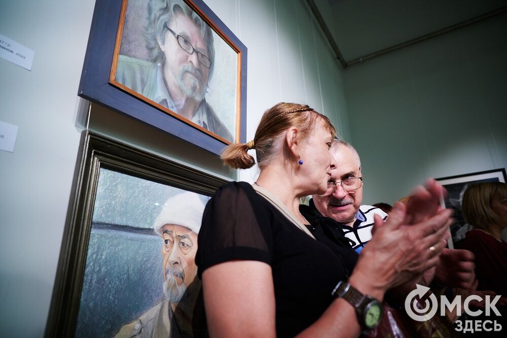 Неочевидные городские герои вышли в свет выставки-конкурса "Омск: здесь и сейчас". Подробности: здесь . Фото: Илья Петров