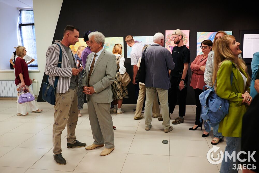 Неочевидные городские герои вышли в свет выставки-конкурса "Омск: здесь и сейчас". Подробности: здесь . Фото: Илья Петров