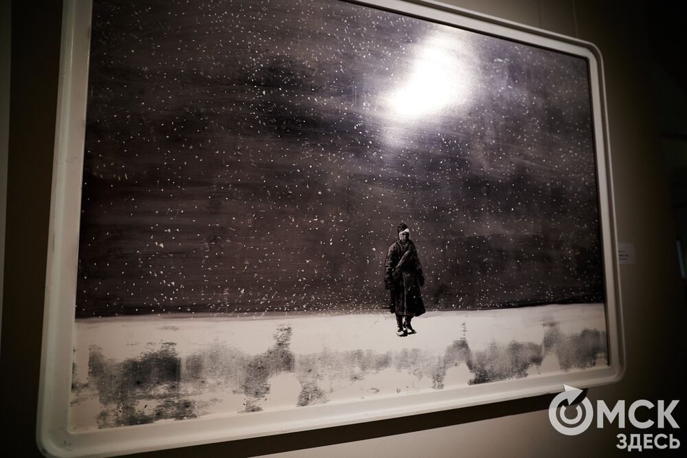 Неочевидные городские герои вышли в свет выставки-конкурса "Омск: здесь и сейчас". Подробности: здесь . Фото: Илья Петров