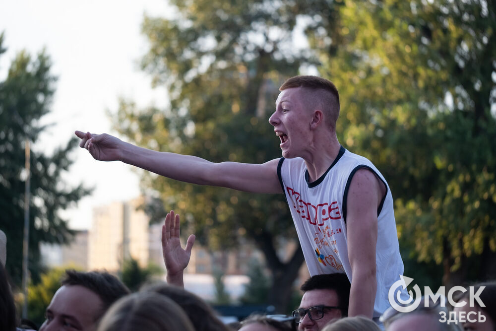 Анна Плетнёва спела для омичей в парке "Вокруг света". Фото: Елизавета Медведева