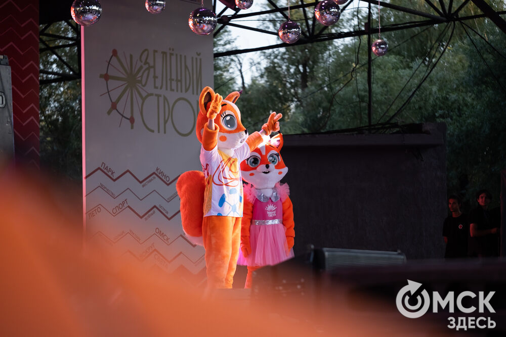 Анна Плетнёва спела для омичей в парке "Вокруг света". Фото: Елизавета Медведева