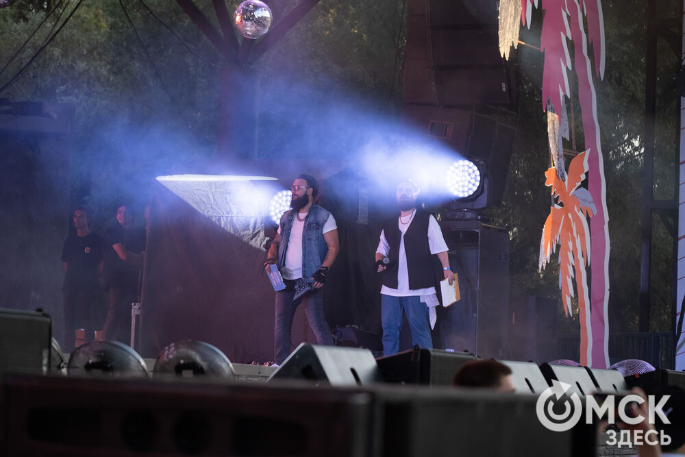 Анна Плетнёва спела для омичей в парке "Вокруг света". Фото: Елизавета Медведева