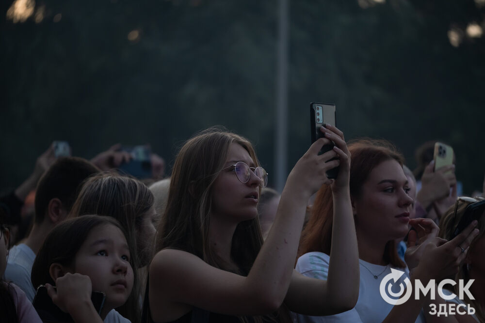 Анна Плетнёва спела для омичей в парке "Вокруг света". Фото: Елизавета Медведева