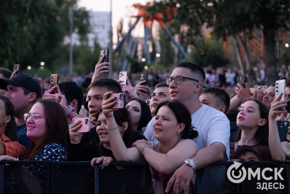 Анна Плетнёва спела для омичей в парке "Вокруг света". Фото: Елизавета Медведева