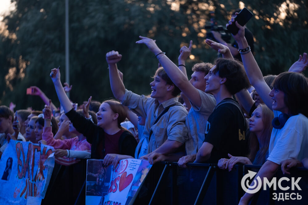 Анна Плетнёва спела для омичей в парке "Вокруг света". Фото: Елизавета Медведева