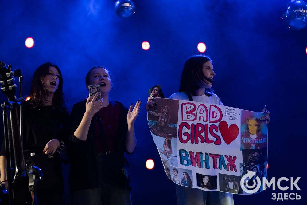 Анна Плетнёва спела для омичей в парке "Вокруг света". Фото: Елизавета Медведева