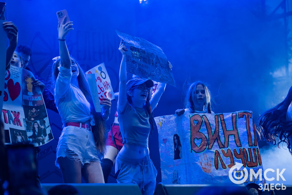 Анна Плетнёва спела для омичей в парке "Вокруг света". Фото: Елизавета Медведева