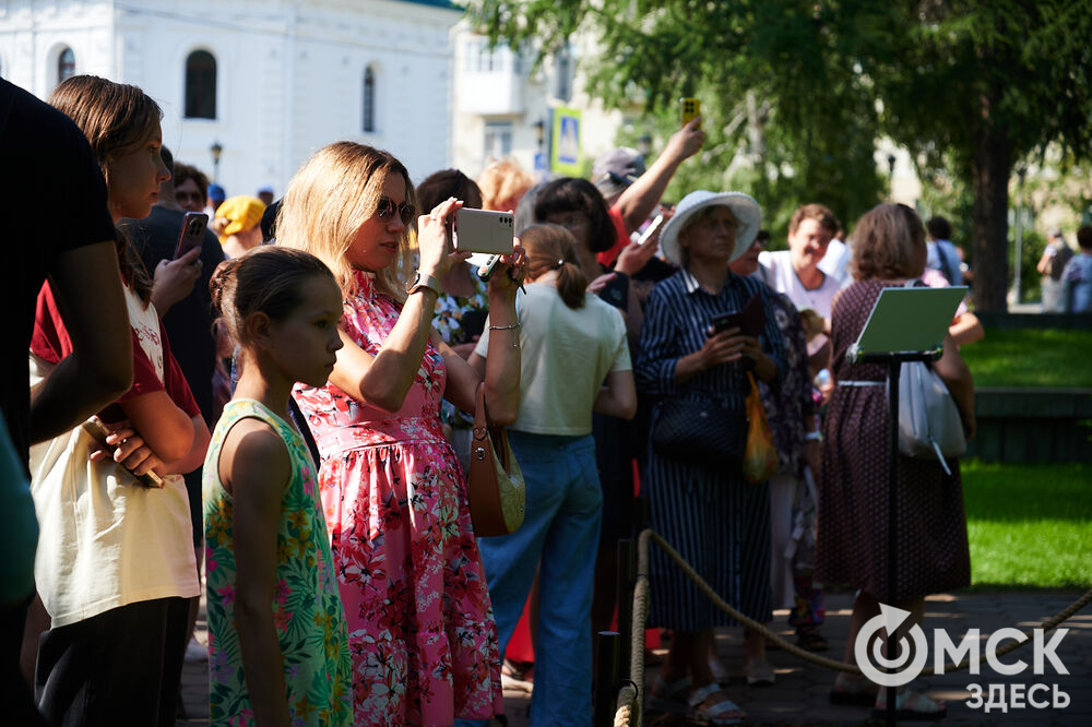 В скверах Выставочный и Воскресенский открылась 73-я выставка зелёного строительства, цветоводства и садоводства "Флора". Фото: Илья Петров